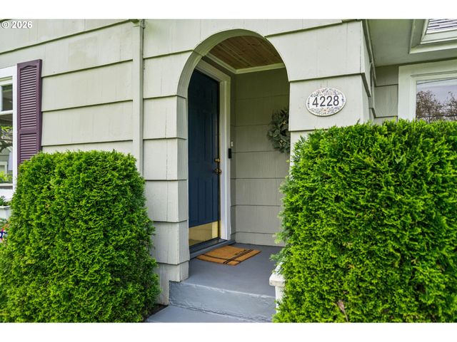 4228 Ne SIMPSON St, Portland, OR 97218