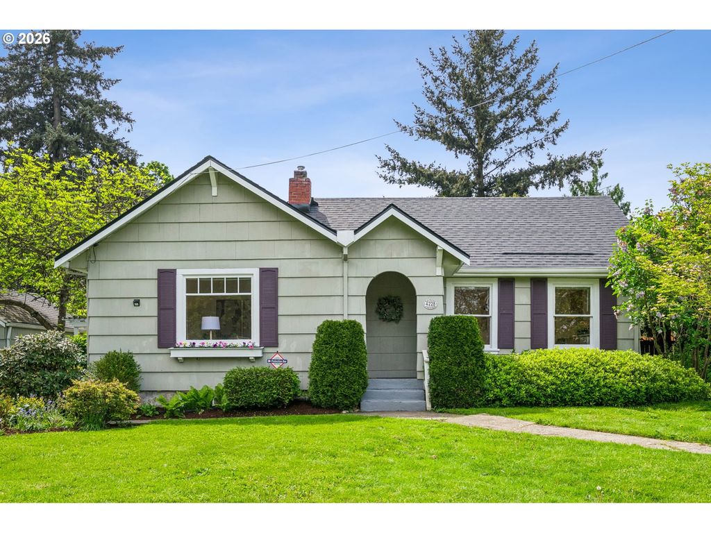 4228 Ne SIMPSON St, Portland, OR 97218