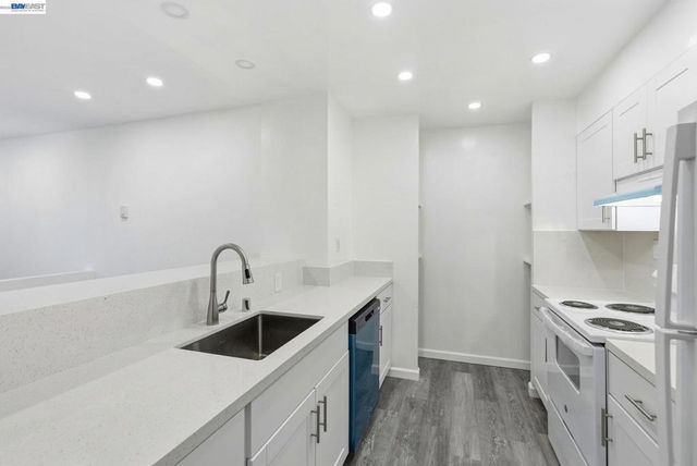 444 Merritt Ave 202, Oakland, CA 94610