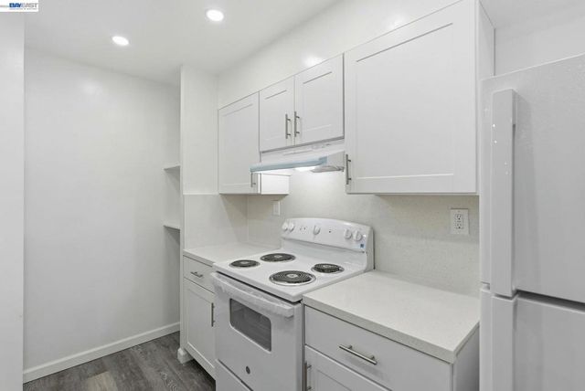 444 Merritt Ave 202, Oakland, CA 94610