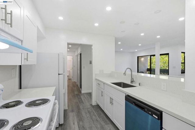 444 Merritt Ave 202, Oakland, CA 94610
