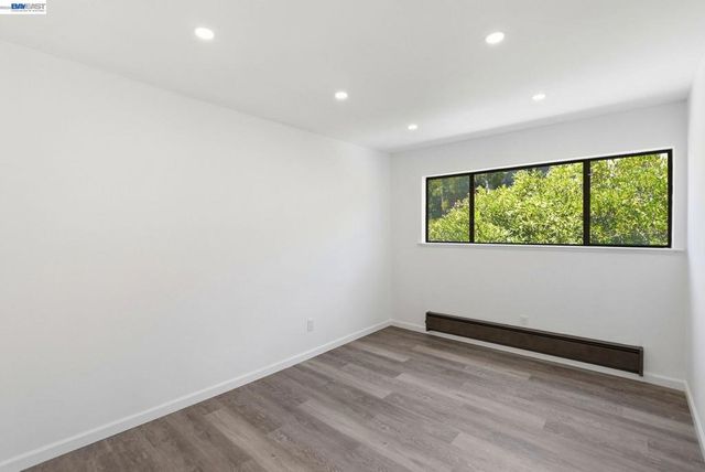444 Merritt Ave 202, Oakland, CA 94610