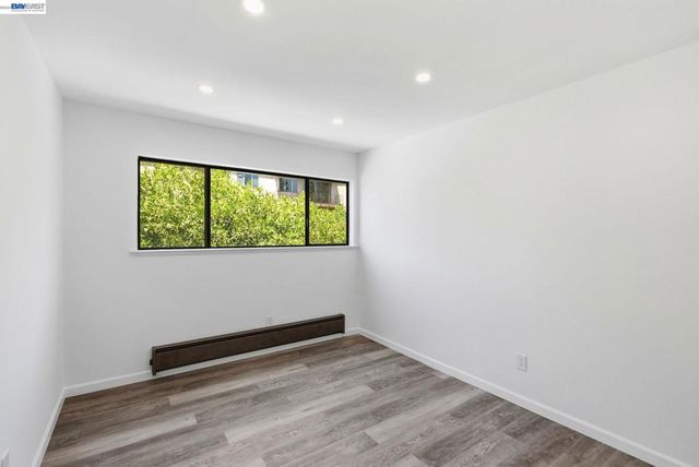 444 Merritt Ave 202, Oakland, CA 94610