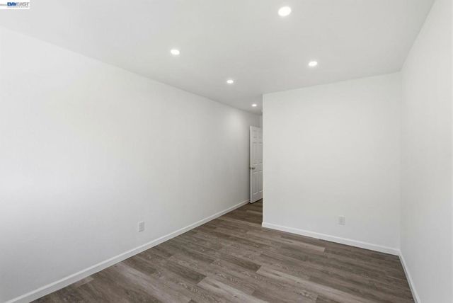 444 Merritt Ave 202, Oakland, CA 94610