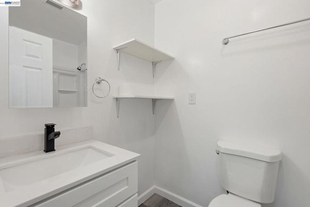 444 Merritt Ave 202, Oakland, CA 94610