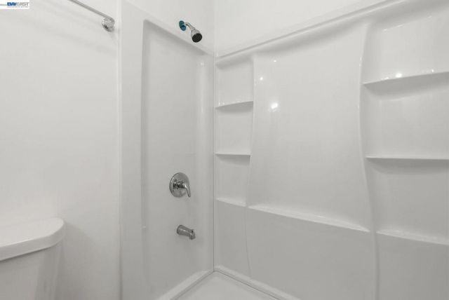 444 Merritt Ave 202, Oakland, CA 94610