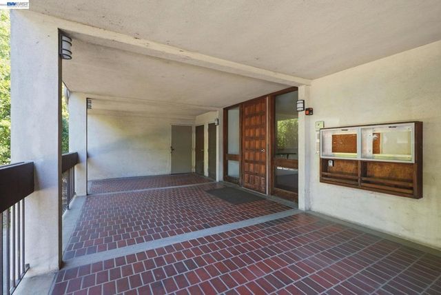 444 Merritt Ave 202, Oakland, CA 94610