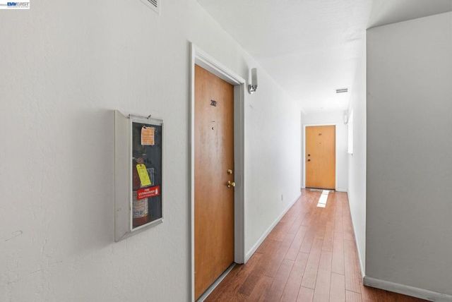 444 Merritt Ave 202, Oakland, CA 94610