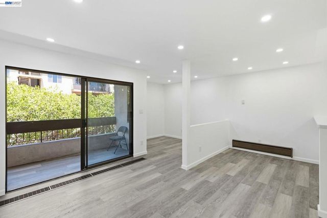 444 Merritt Ave 202, Oakland, CA 94610