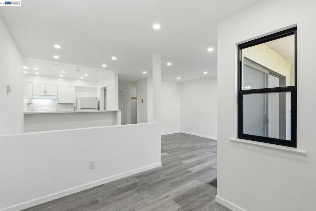 Image 10 of property listing at 444 Merritt Ave 202, Oakland, CA 94610