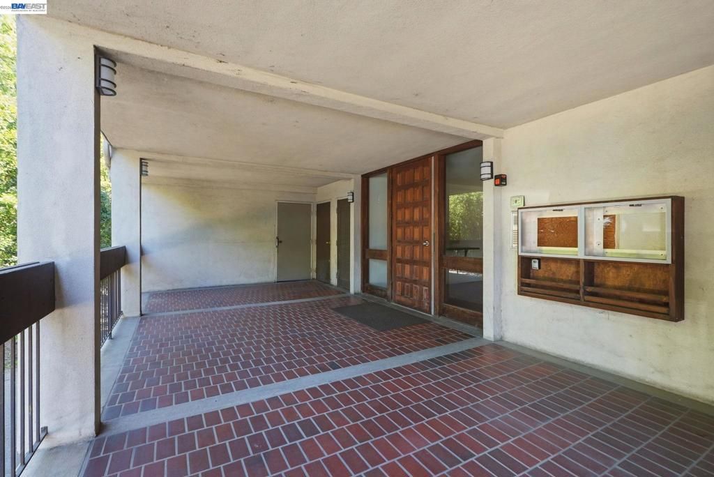 Image 3 of property listing at 444 Merritt Ave 202, Oakland, CA 94610