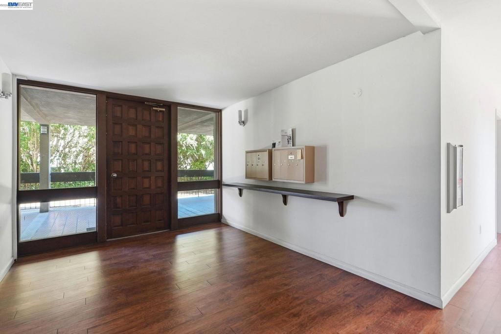 Image 4 of property listing at 444 Merritt Ave 202, Oakland, CA 94610