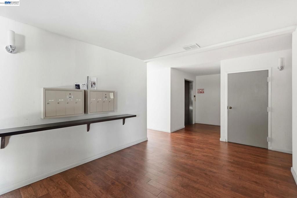 Image 5 of property listing at 444 Merritt Ave 202, Oakland, CA 94610