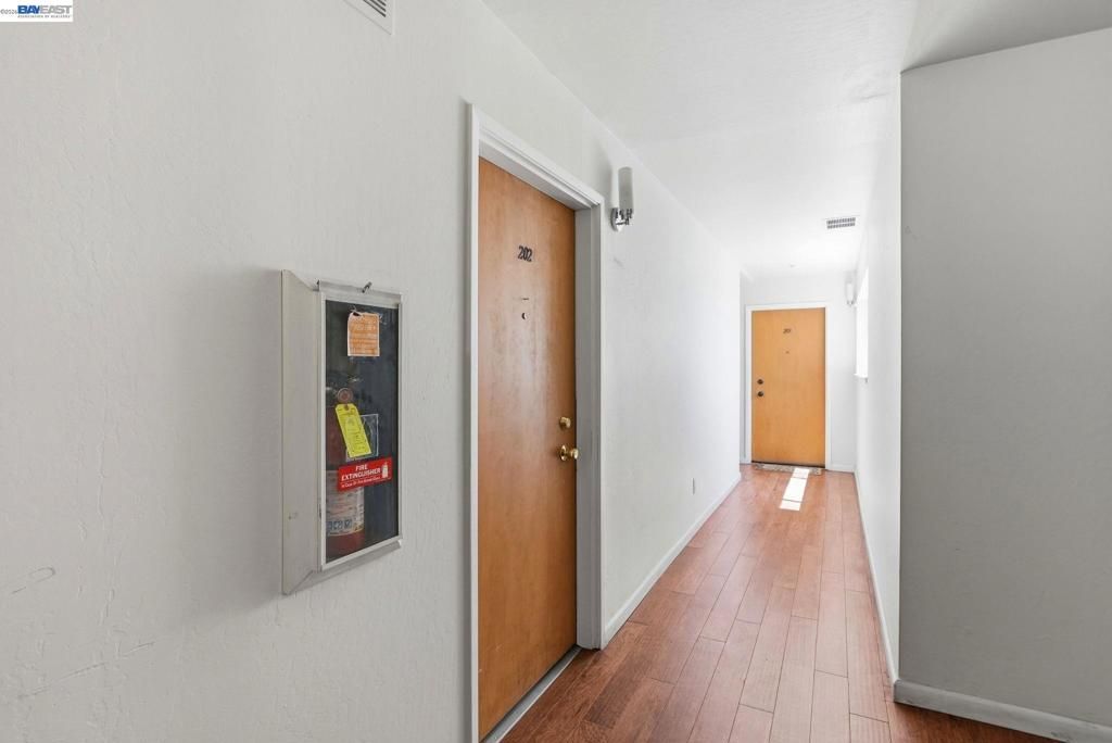 Image 7 of property listing at 444 Merritt Ave 202, Oakland, CA 94610