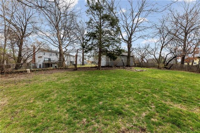 7611 Westgate Street, Lenexa, KS 66216