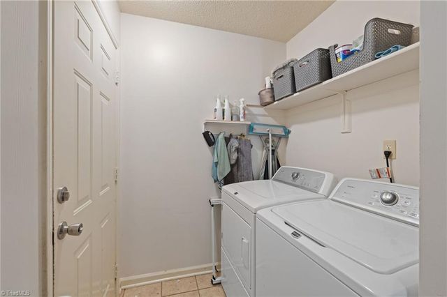 808 Eagle Point Drive, Kernersville, NC 27284