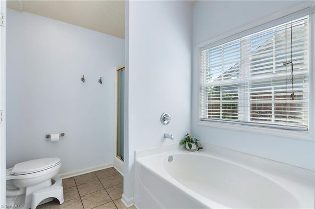 808 Eagle Point Drive, Kernersville, NC 27284