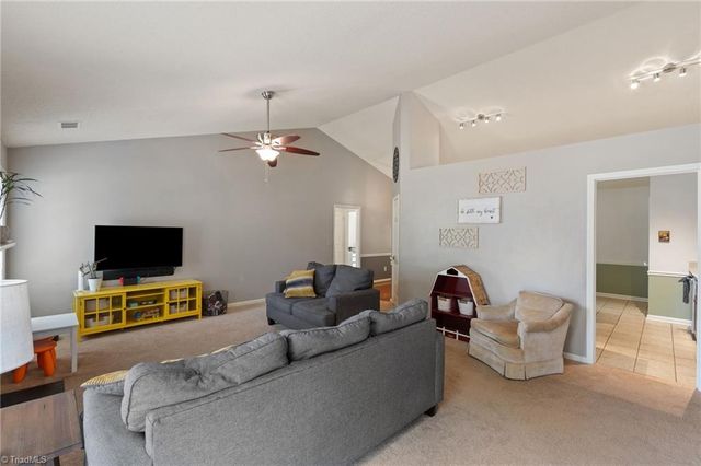 808 Eagle Point Drive, Kernersville, NC 27284