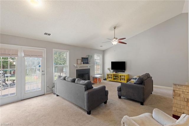 808 Eagle Point Drive, Kernersville, NC 27284