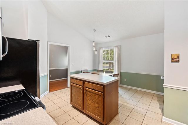 808 Eagle Point Drive, Kernersville, NC 27284
