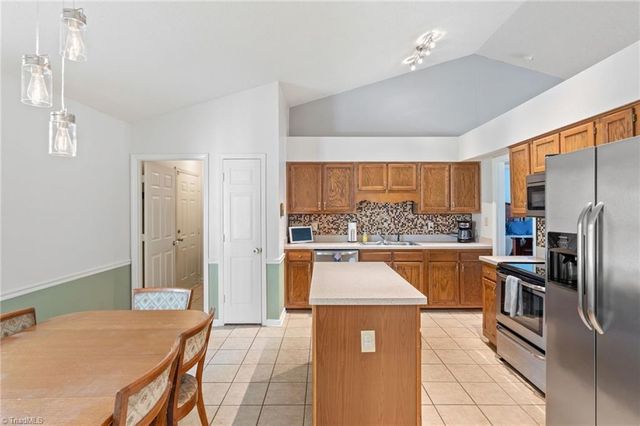808 Eagle Point Drive, Kernersville, NC 27284