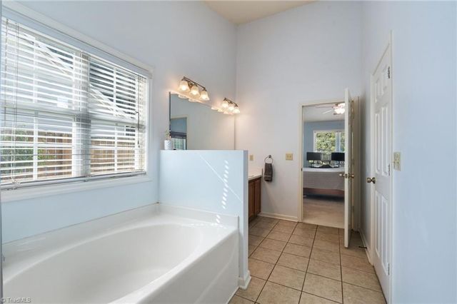 808 Eagle Point Drive, Kernersville, NC 27284