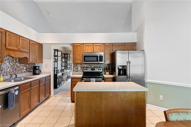 808 Eagle Point Drive, Kernersville, NC 27284
