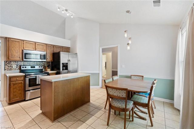 808 Eagle Point Drive, Kernersville, NC 27284