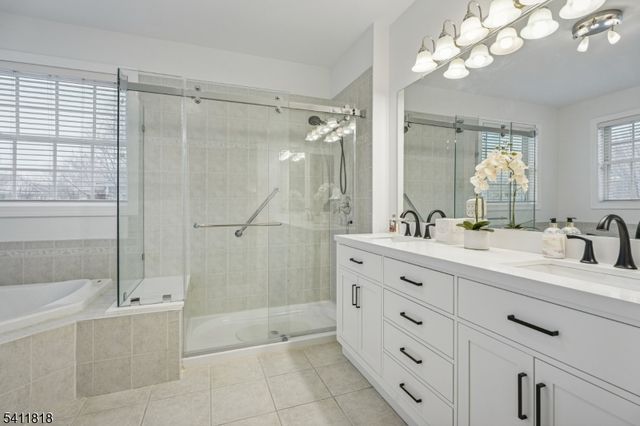 1010 Holly Ln, Cedar Grove Twp., NJ 07009