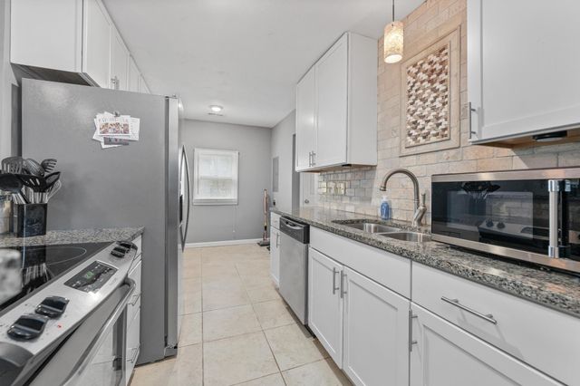 1914 S Bleckley Dr, Wichita, KS 67218