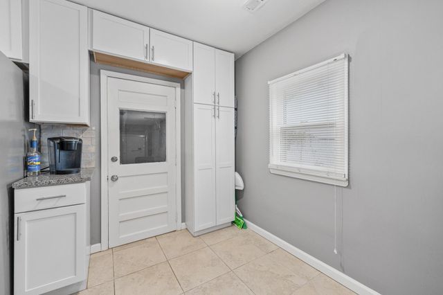 1914 S Bleckley Dr, Wichita, KS 67218