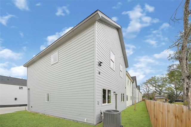 704 Savonna, Houston, TX 77076