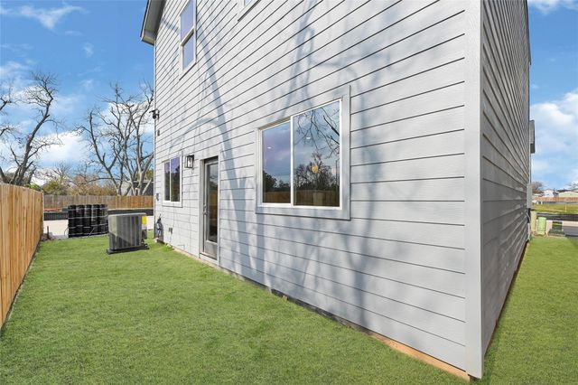 704 Savonna, Houston, TX 77076