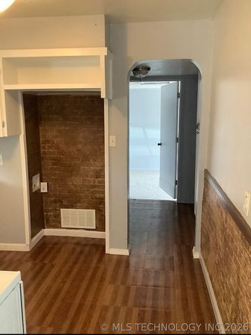221 SE Wilshire Avenue, Bartlesville, OK 74006