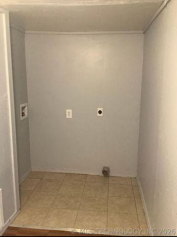 221 SE Wilshire Avenue, Bartlesville, OK 74006