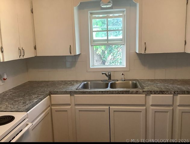 221 SE Wilshire Avenue, Bartlesville, OK 74006