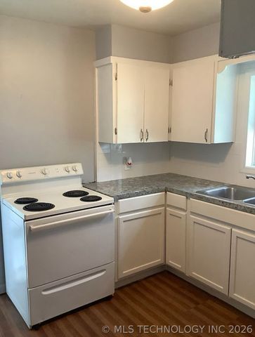 221 SE Wilshire Avenue, Bartlesville, OK 74006