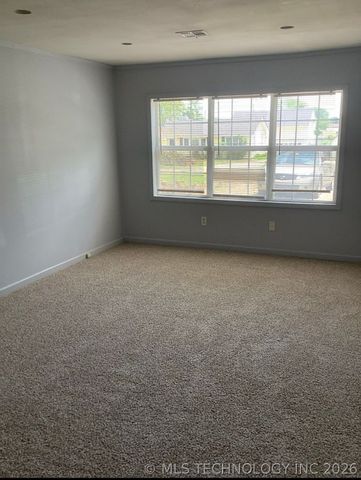 221 SE Wilshire Avenue, Bartlesville, OK 74006