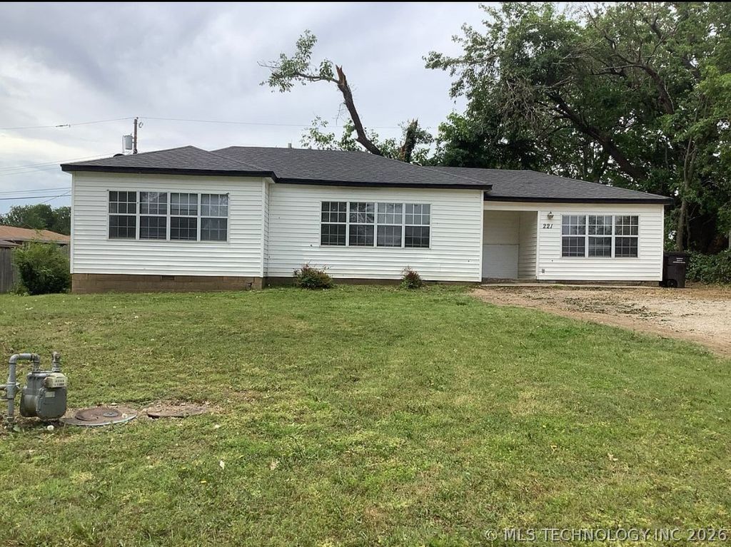 221 SE Wilshire Avenue, Bartlesville, OK 74006
