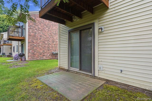 27729 Harrison Woods Lane, Harrison Twp, MI 48045