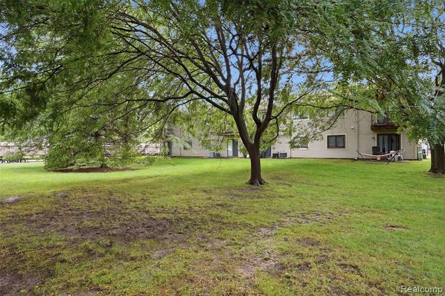 27729 Harrison Woods Lane, Harrison Twp, MI 48045