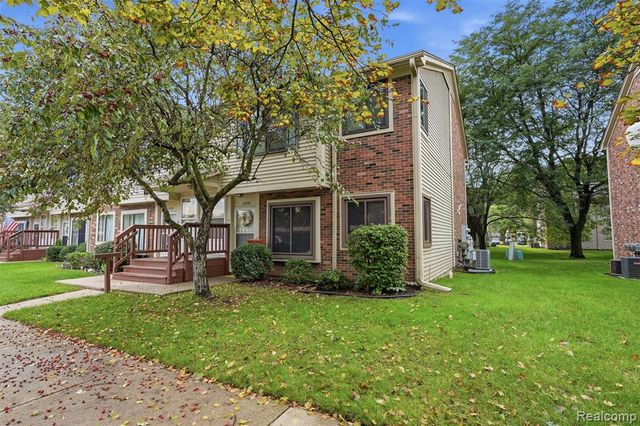 27729 Harrison Woods Lane, Harrison Twp, MI 48045