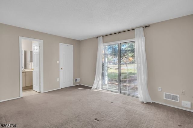 93 Gregory Ln, Franklin Twp., NJ 08823