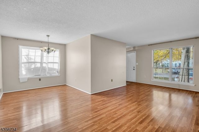 93 Gregory Ln, Franklin Twp., NJ 08823