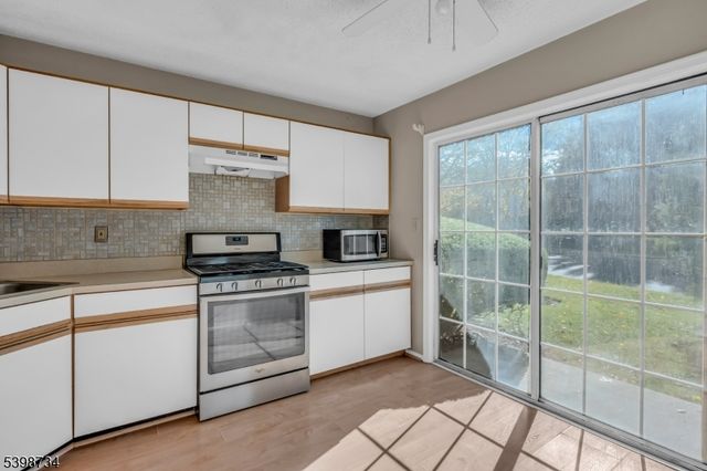 93 Gregory Ln, Franklin Twp., NJ 08823