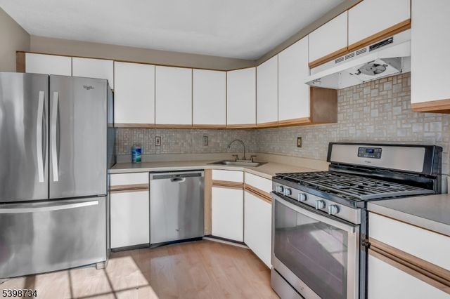 93 Gregory Ln, Franklin Twp., NJ 08823