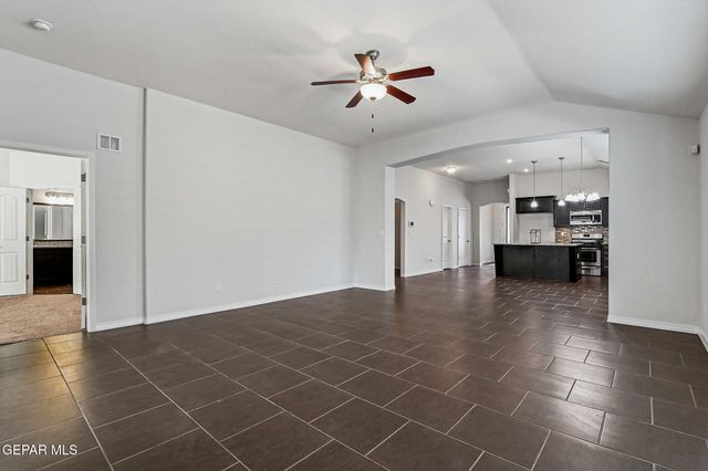 11381 Bullseye Street, El Paso, TX 79934