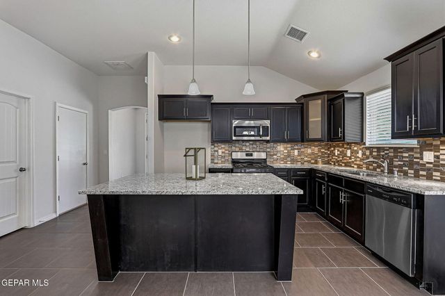 11381 Bullseye Street, El Paso, TX 79934