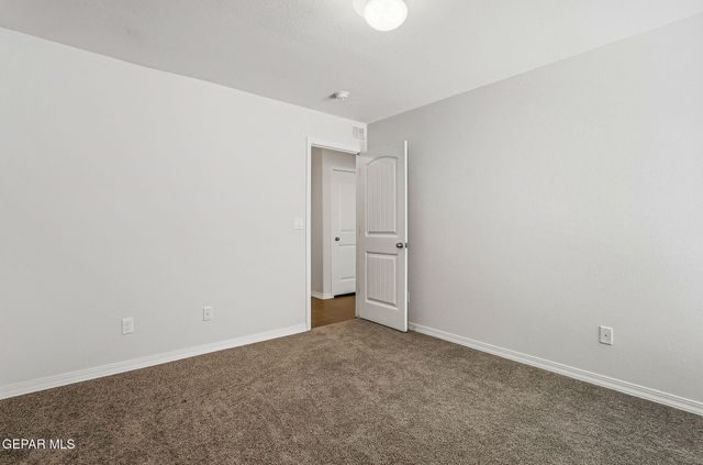 11381 Bullseye Street, El Paso, TX 79934