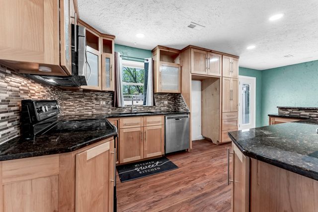 23 S Hillside Drive, Nixa, MO 65714